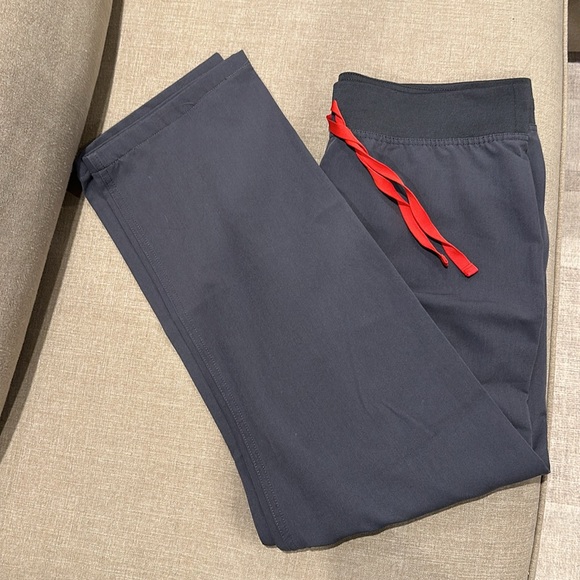 Figs - CHARCOAL Scrub Set - Picture 3 of 3